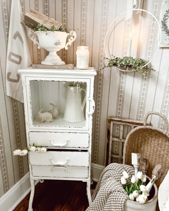 Charming Vintage Display with Rustic Appeal