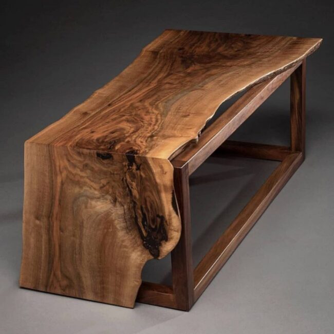 Fluid Desk Design with Functionality
