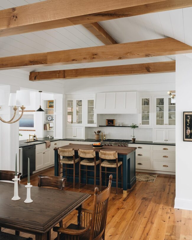 Why Is Farmhouse Kitchen Decor So Popular?