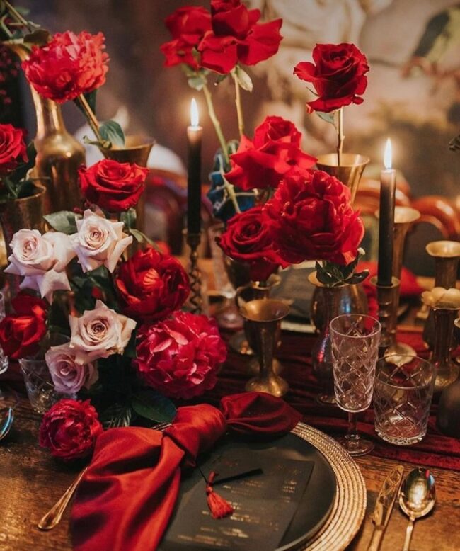 Intense Red and Gold Candlelight Ambiance