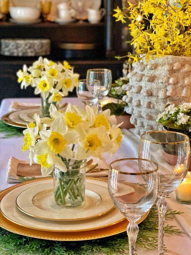 Bright Yellow Daffodils for Stunning Decor