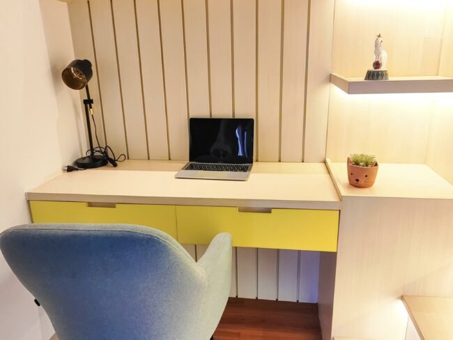 Why Are Corner Desk Designs Ideal for Maximizing Space and Productivity?