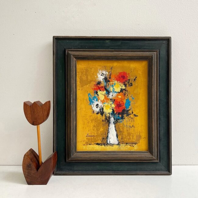 Dynamic Floral Art with Striking Colors