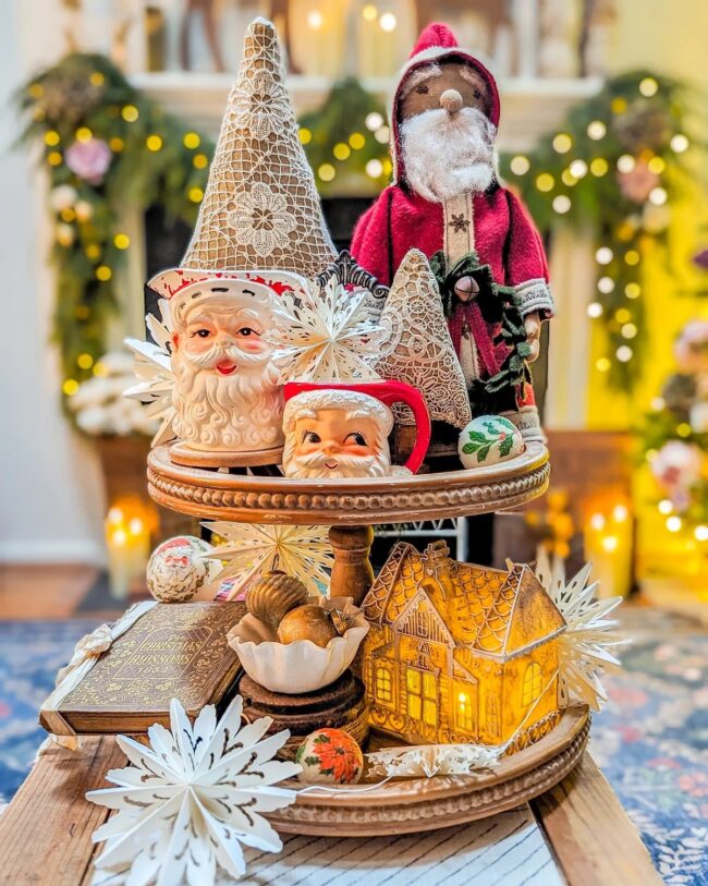 Nostalgic Santa Claus Arrangement