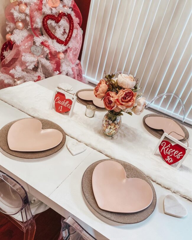 Choosing the Right Color Palette for Your Valentine’s Table