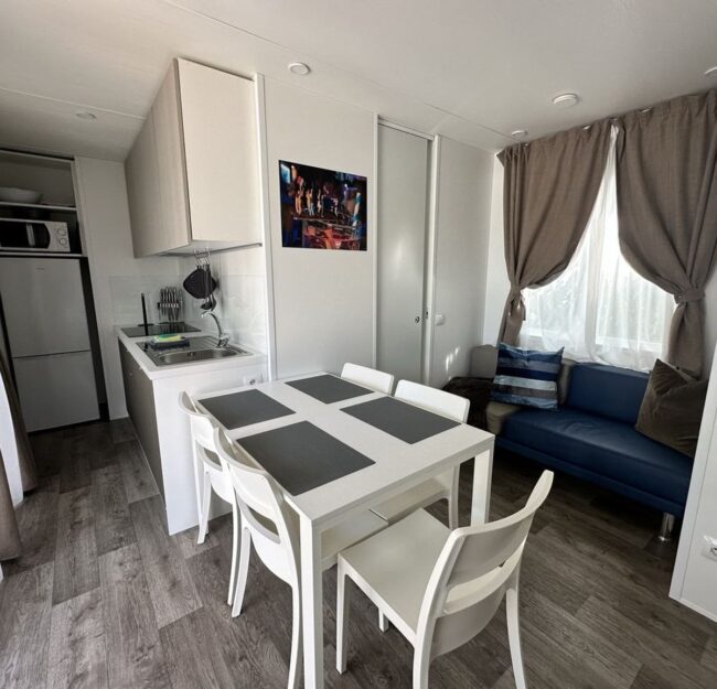Minimalist Kitchen-Dining Layout