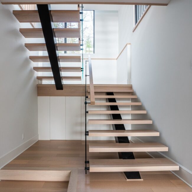 A Blend of Wood and Light in Design