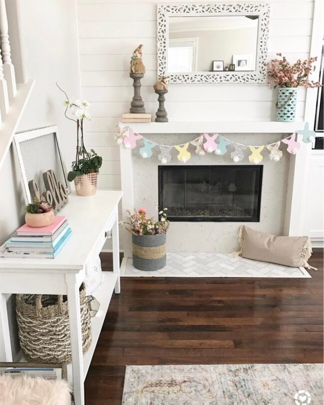Charming Shabby Chic Mantel Decor
