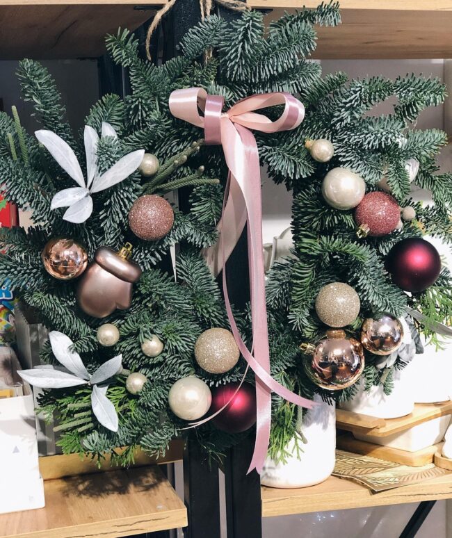 A Chic Modern Wreath with Velvet & Gold