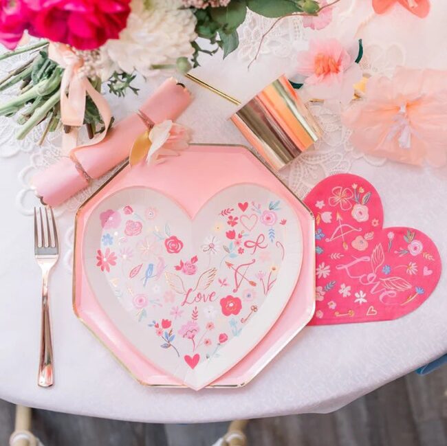 Charming Floral Tableware for Every Occasion