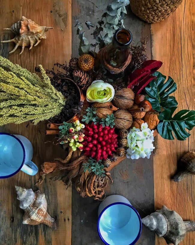 Tropical-Inspired New Year’s Eve Setup