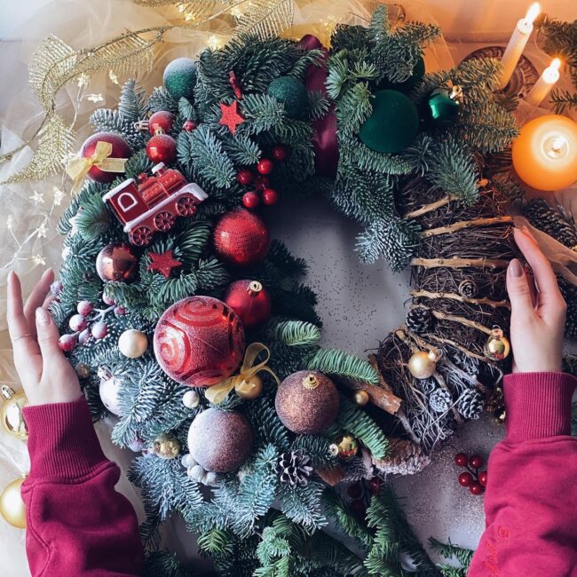 A Cheerful Red & Green Holiday Wreath
