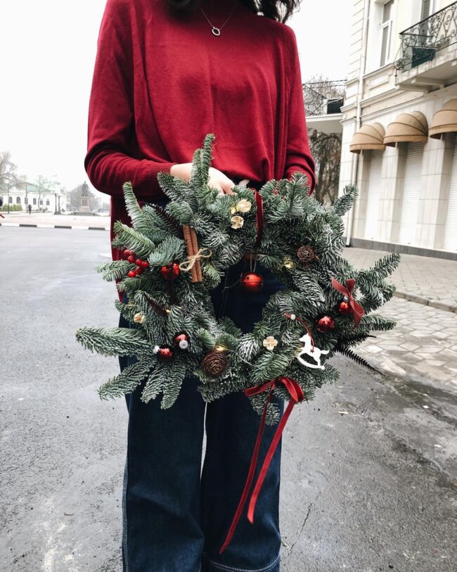 A Bright & Classic Holiday Wreath