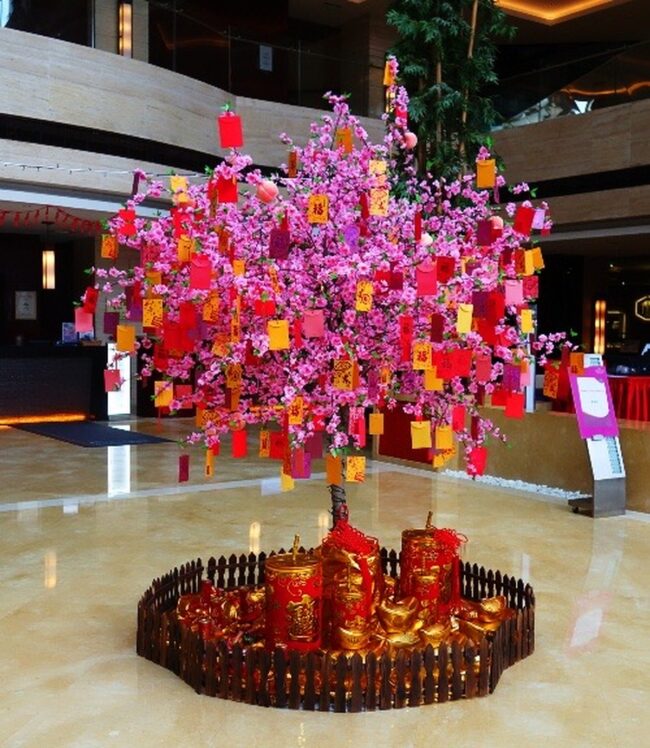 Prosperity Tree Overflowing with Red Envelop