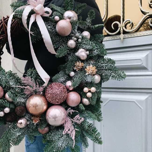 Metallic Hues for a Luxe Holiday Wreath