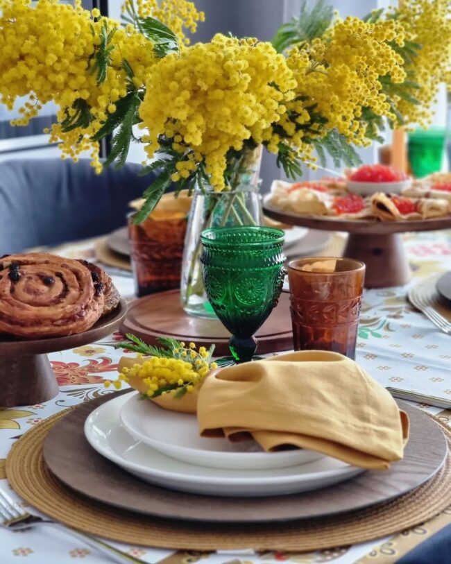 Earthy Tones for a Lively Brunch