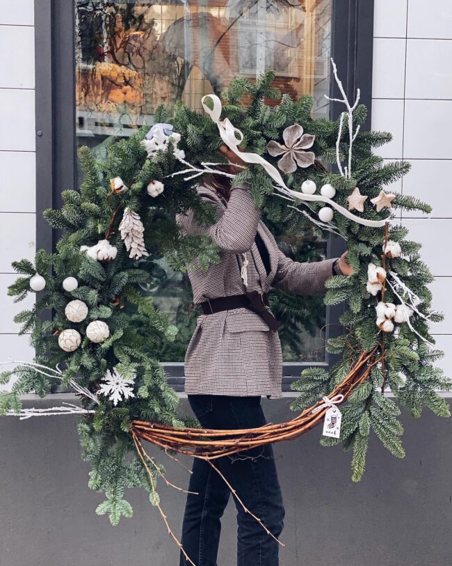 An Oversized Wreath with Natural Beauty