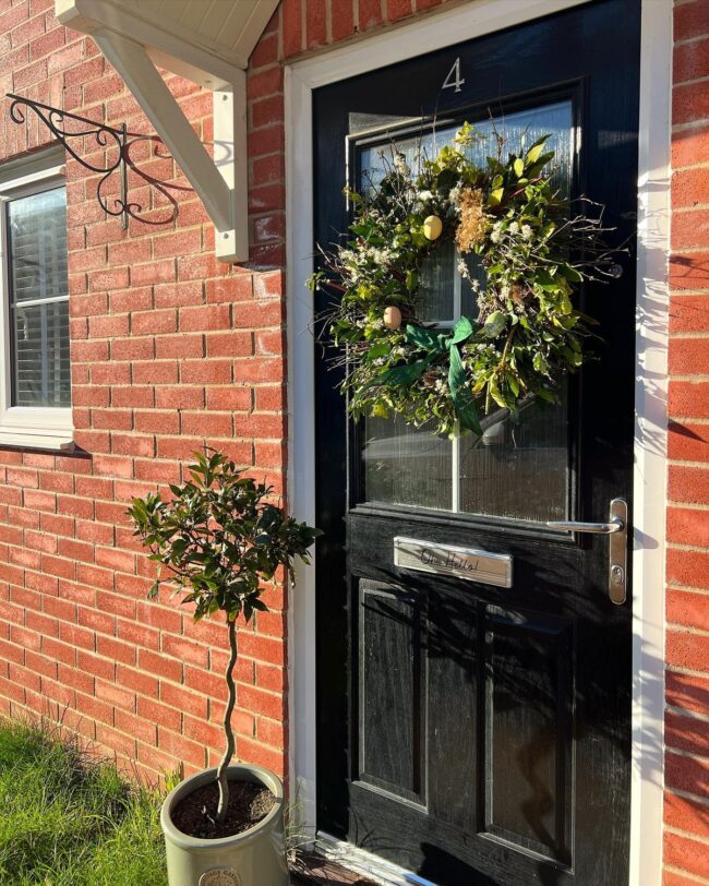 Charming Wreath Adorned with Pastel