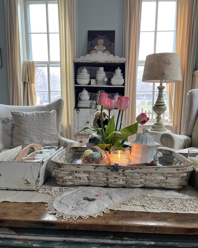 Charming Cottage Coffee Table with Tulips