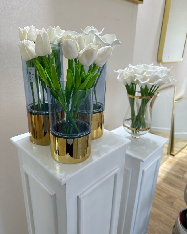 Elegant Gold Accents with Fresh Tulips
