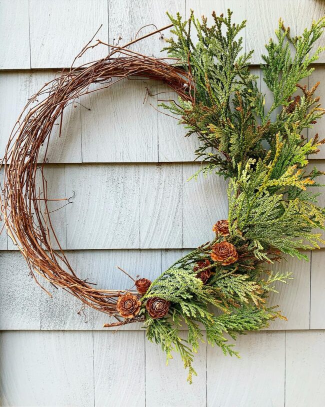 A Minimalist Wreath with Natural Elements