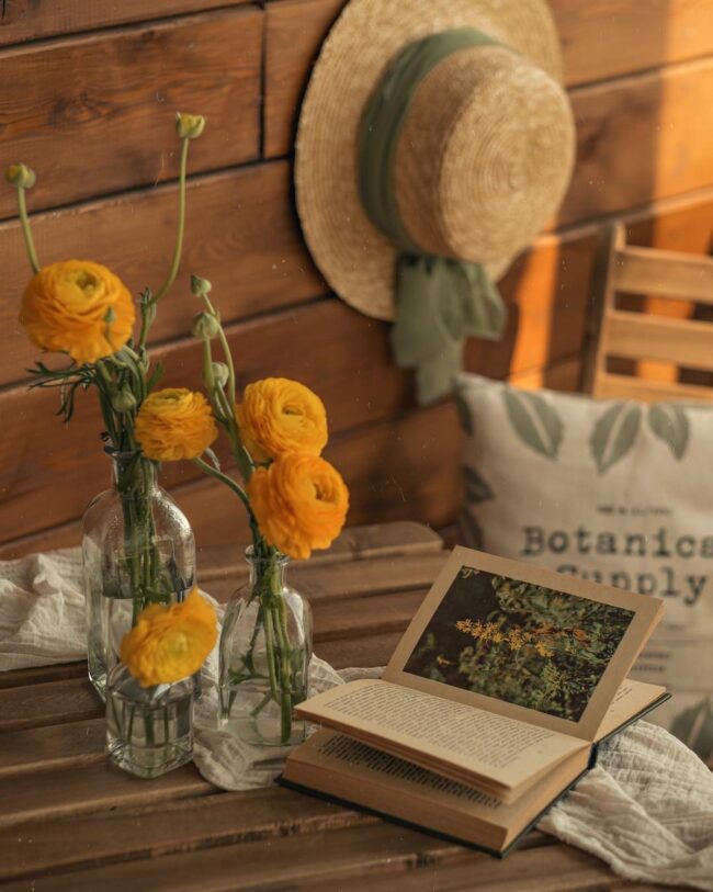 Charming Rustic Table with Bright Ranunculus
